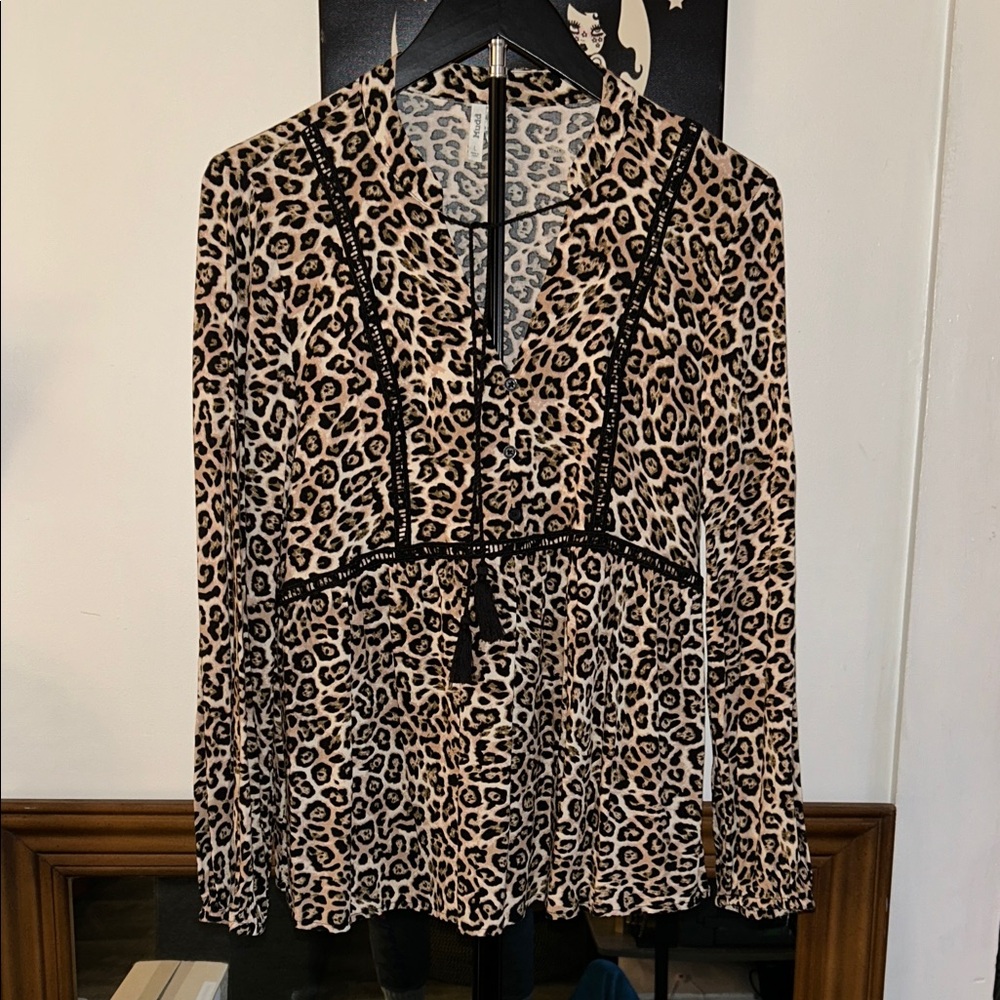 Mudd Leopard Print Tunic with Black Tassels, size Large, NWOT